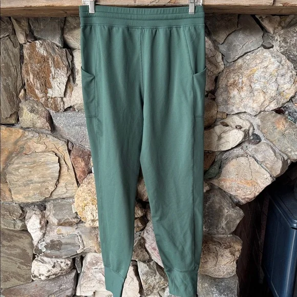 Fabletics Forest Green Pull-up Joggers w/ Side Pockets Women’s Medium - Picture 4 of 10